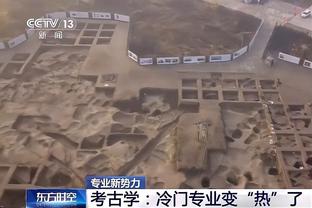 莱万本场比赛数据：1进球1关键传球4解围，评分7.9全场最高